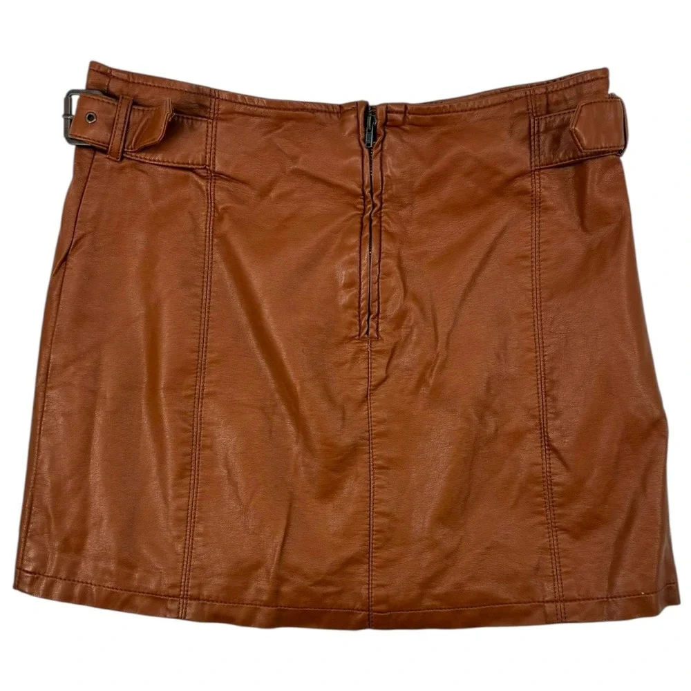 Free People Vegan Leather Buckle Mini Skirt‎ Brown Cognac Size 6 Moto Y2K
